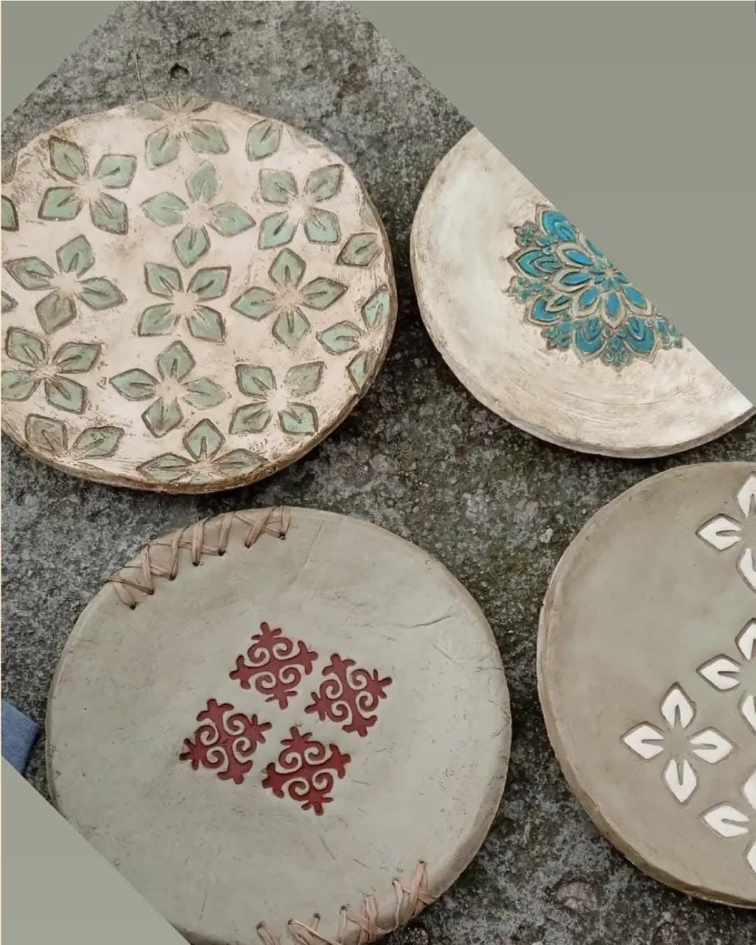 Piezas decorativas en pasta piedra hechas en el taller